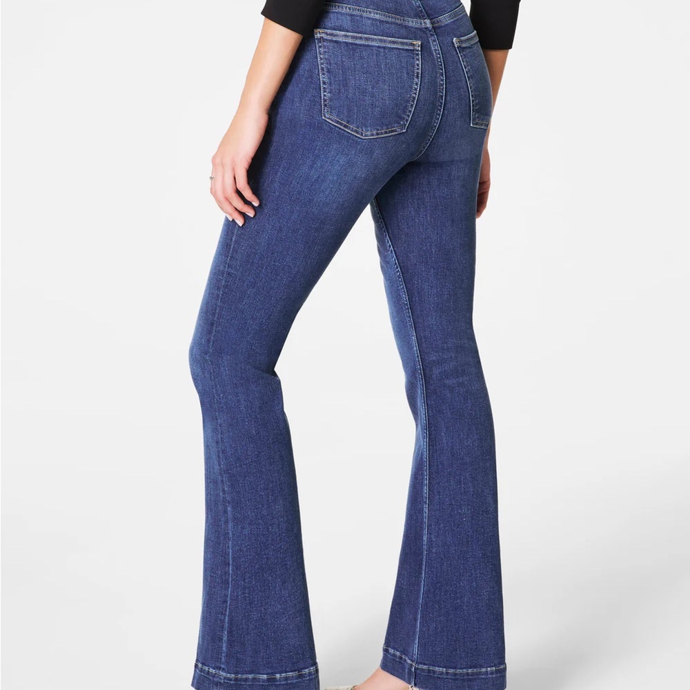 SPANXsculpt™ ReDefine Flare Jeans, Medium Indigo
Medium Indigo / Regular / 8